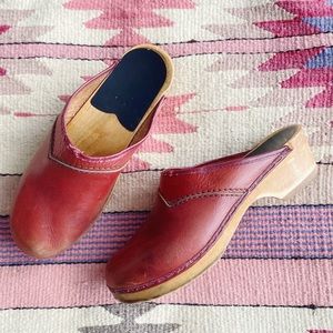 Vintage 70s Olof Daughters Cognac Brown Leather Slip On Wooden Low Heel Clogs 38